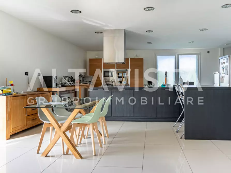 Immagine 31 di Villa in vendita  in Via Bettola a Lonato del Garda