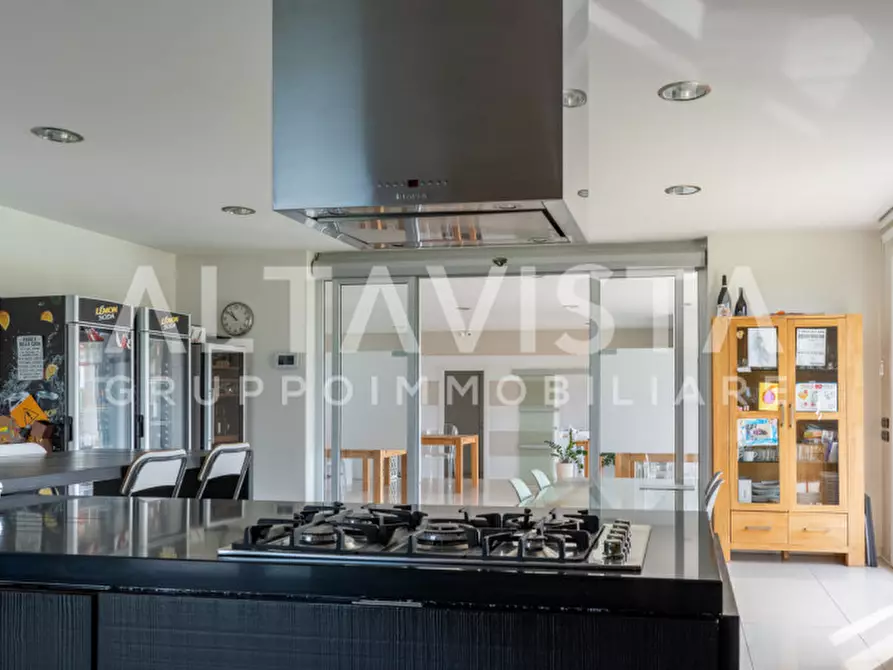 Immagine 33 di Villa in vendita  in Via Bettola a Lonato del Garda