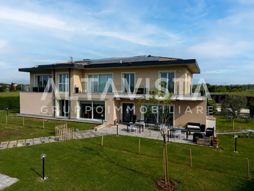 Immagine 49 di Villa in vendita  in Via Bettola a Lonato del Garda