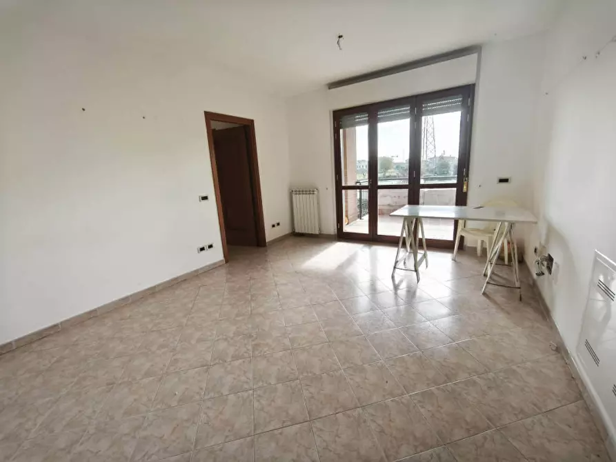 Immagine 3 di Appartamento in vendita  in Via Nosate a Roma