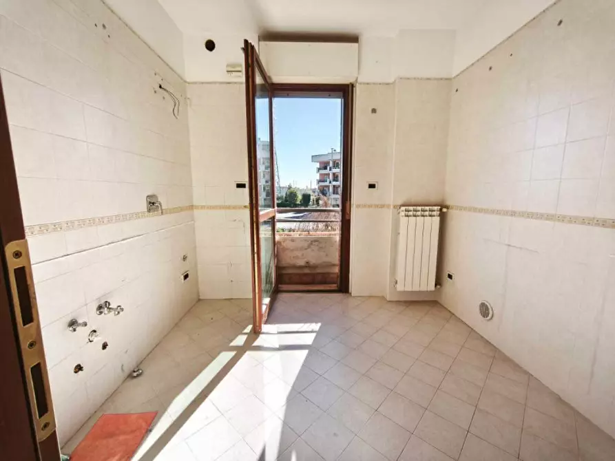 Immagine 6 di Appartamento in vendita  in Via Nosate a Roma