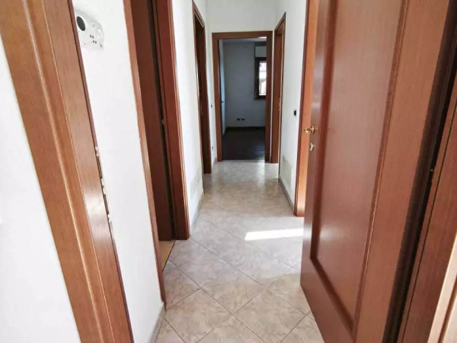 Immagine 10 di Appartamento in vendita  in Via Nosate a Roma