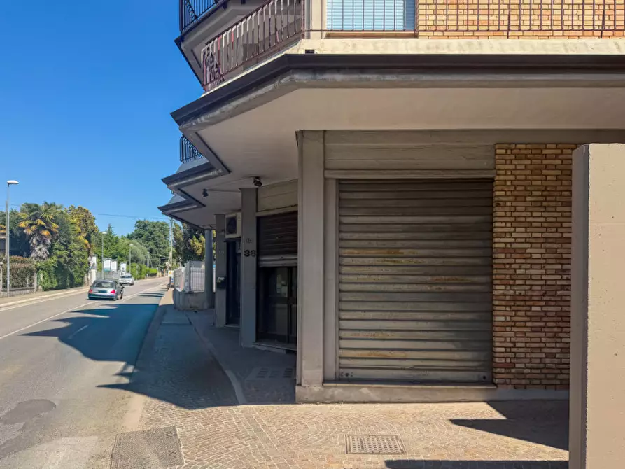 Immagine 2 di Negozio in vendita  in Via Montello a Montebelluna