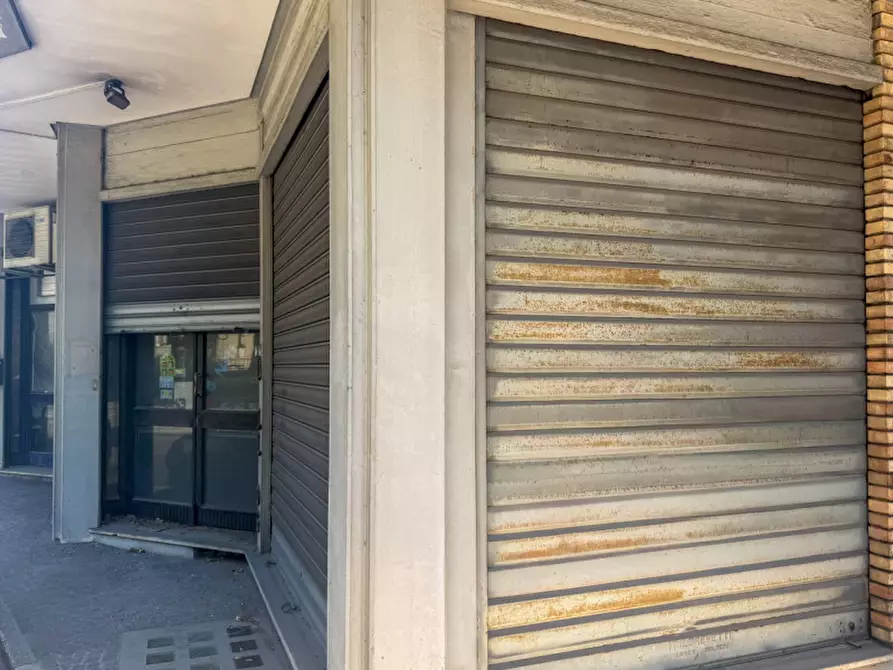Immagine 3 di Negozio in vendita  in Via Montello a Montebelluna