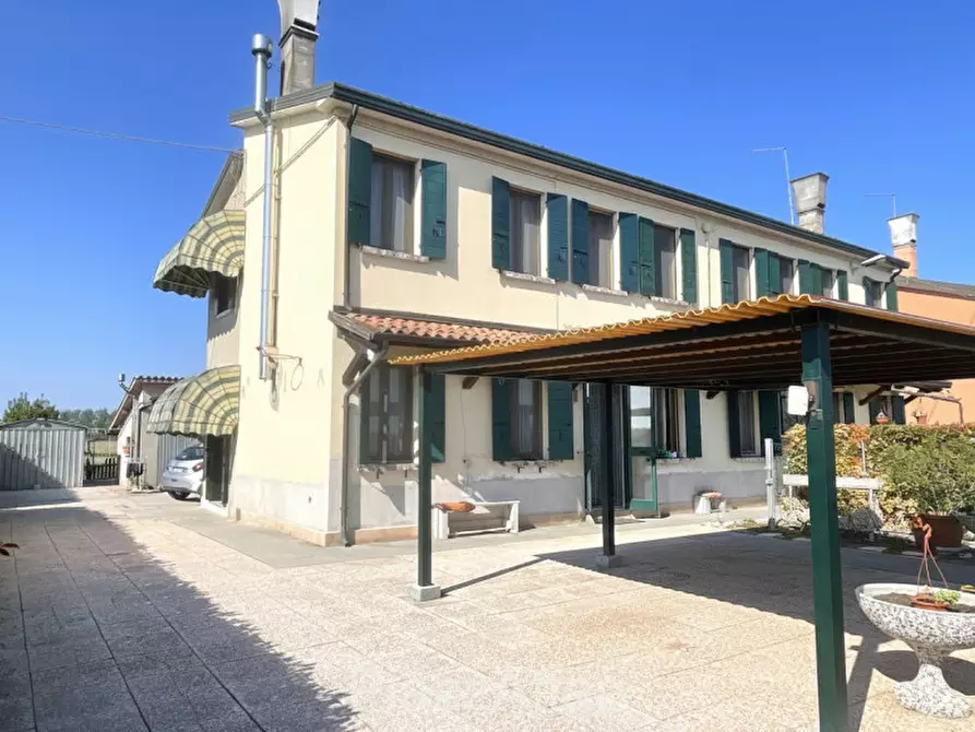 Immagine 3 di Casa bifamiliare in vendita  in Via Cavarzere a Cona