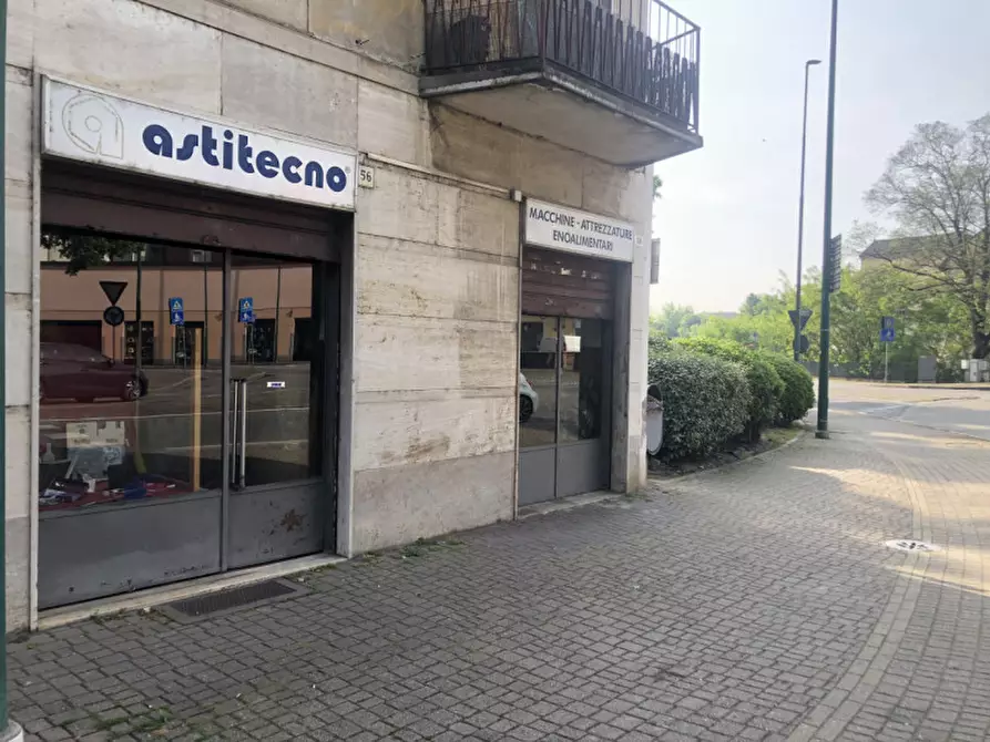 Immagine 2 di Negozio in vendita  in Corso Giovane Italia a Casale Monferrato