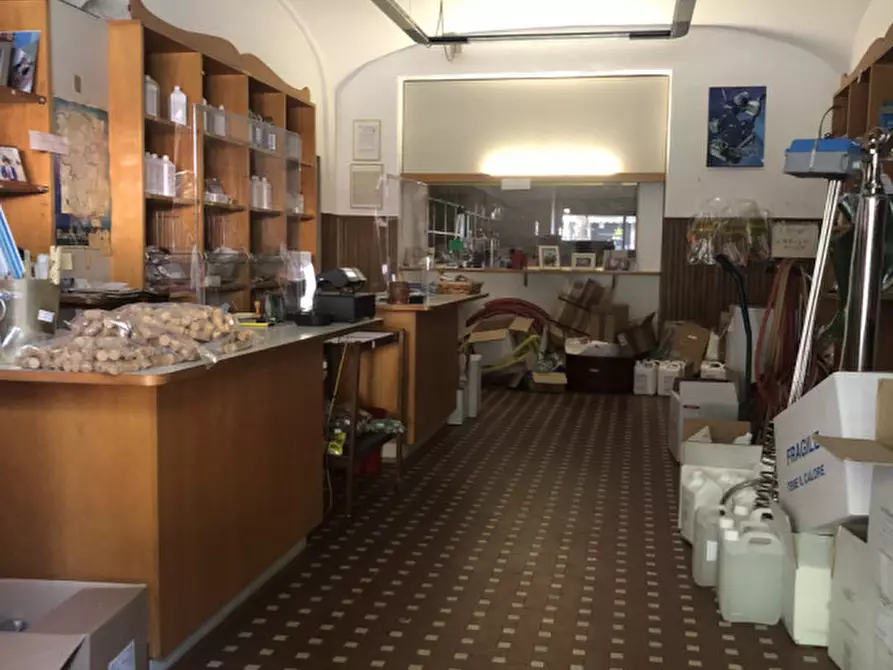 Immagine 3 di Negozio in vendita  in Corso Giovane Italia a Casale Monferrato