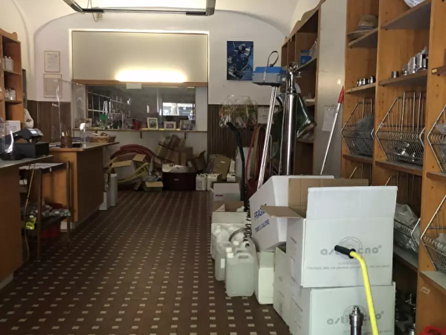 Immagine 4 di Negozio in vendita  in Corso Giovane Italia a Casale Monferrato