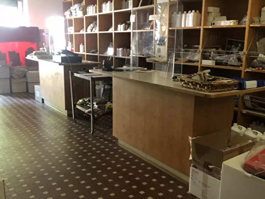 Immagine 6 di Negozio in vendita  in Corso Giovane Italia a Casale Monferrato