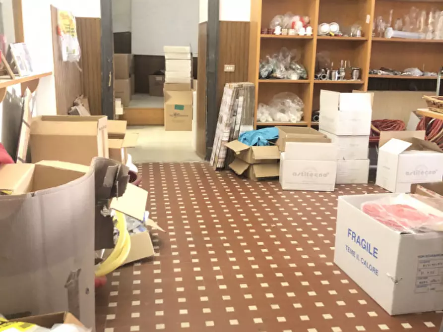 Immagine 8 di Negozio in vendita  in Corso Giovane Italia a Casale Monferrato