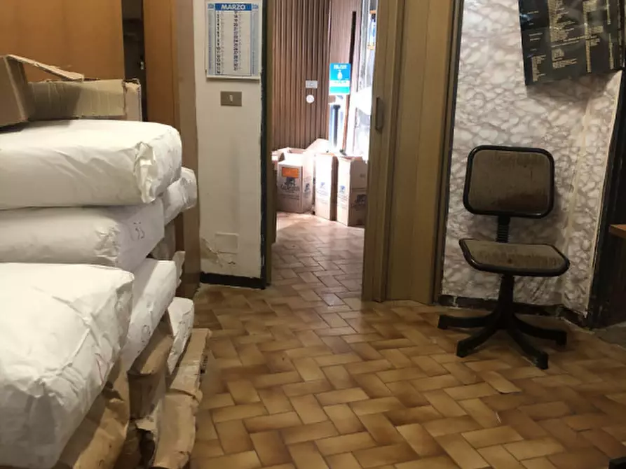Immagine 9 di Negozio in vendita  in Corso Giovane Italia a Casale Monferrato