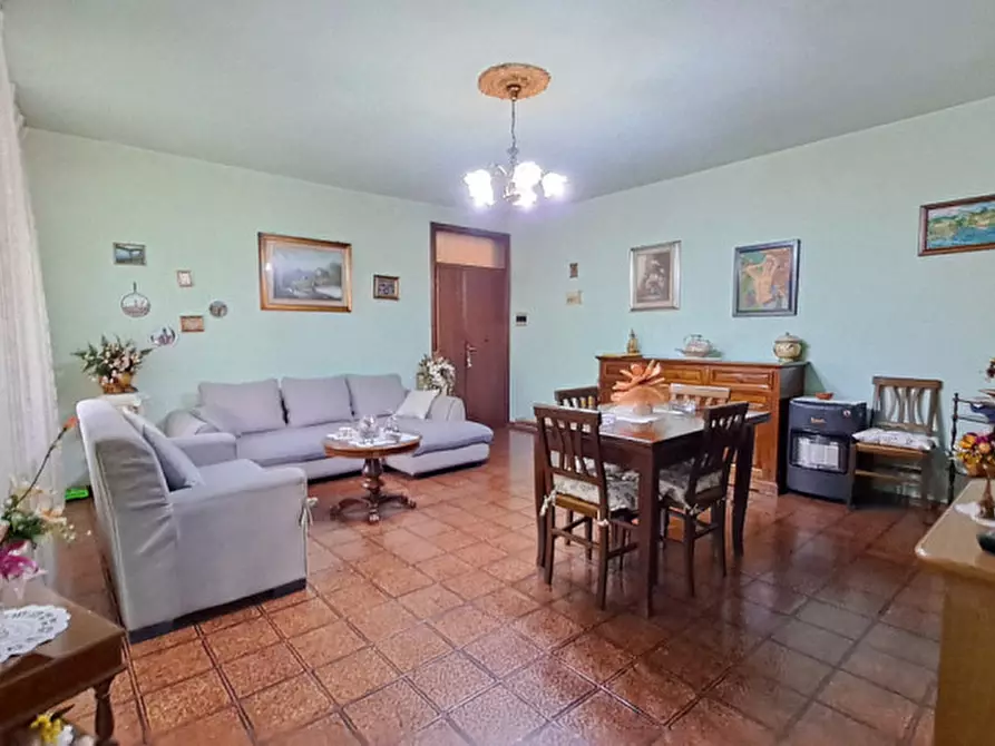 Immagine 2 di Appartamento in vendita  a Tuoro Sul Trasimeno