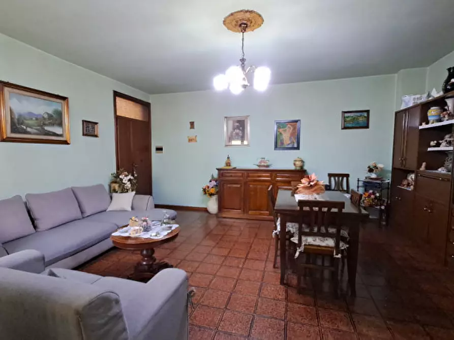 Immagine 3 di Appartamento in vendita  a Tuoro Sul Trasimeno