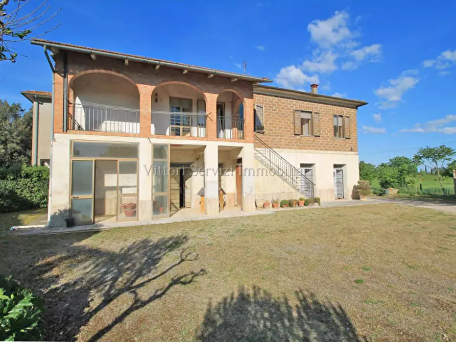 Immagine 1 di Casa bifamiliare in vendita  in via valdichiana a Montepulciano