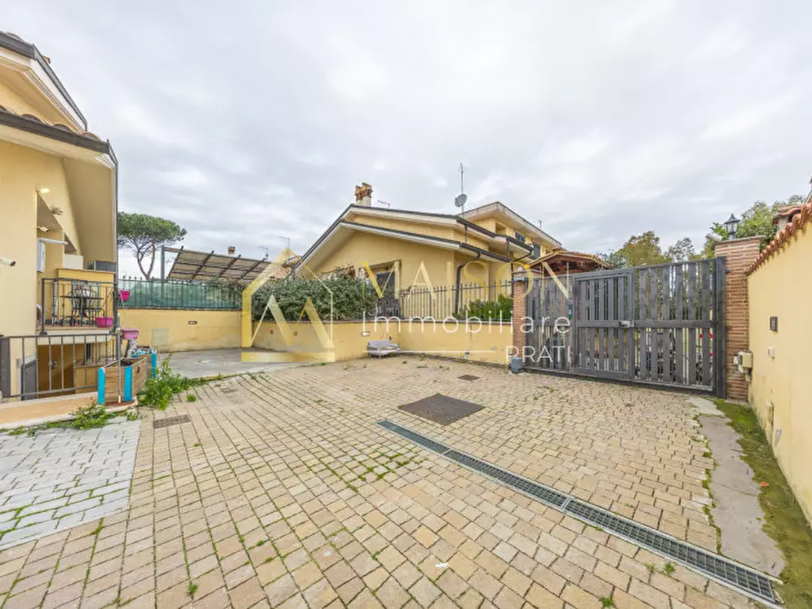 Immagine 3 di Villetta a schiera in vendita  in Via Busachi a Roma