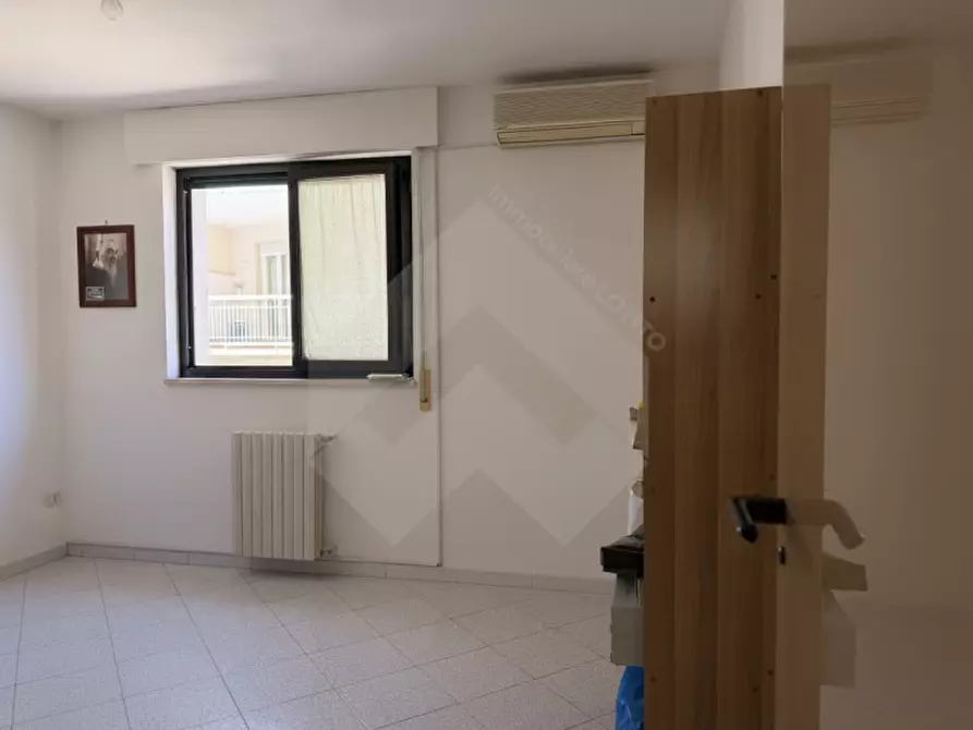 Immagine 6 di Negozio in vendita  in Via Giovanni Giolitti a Andria