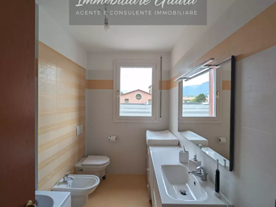 Immagine 19 di Appartamento in vendita  a Vittorio Veneto