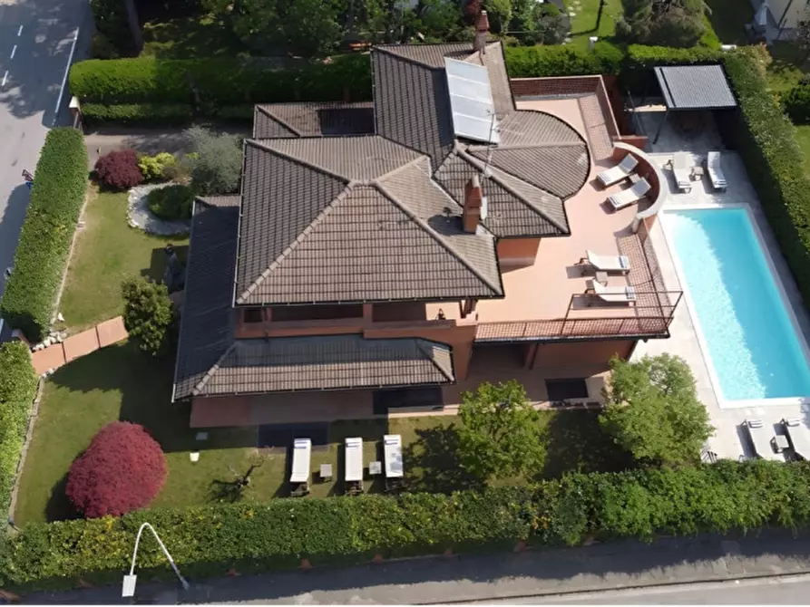 Immagine 1 di Villa in vendita  in Via Papa Giovanni Ventitreesimo a Noviglio