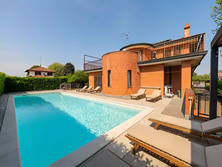 Immagine 2 di Villa in vendita  in Via Papa Giovanni Ventitreesimo a Noviglio
