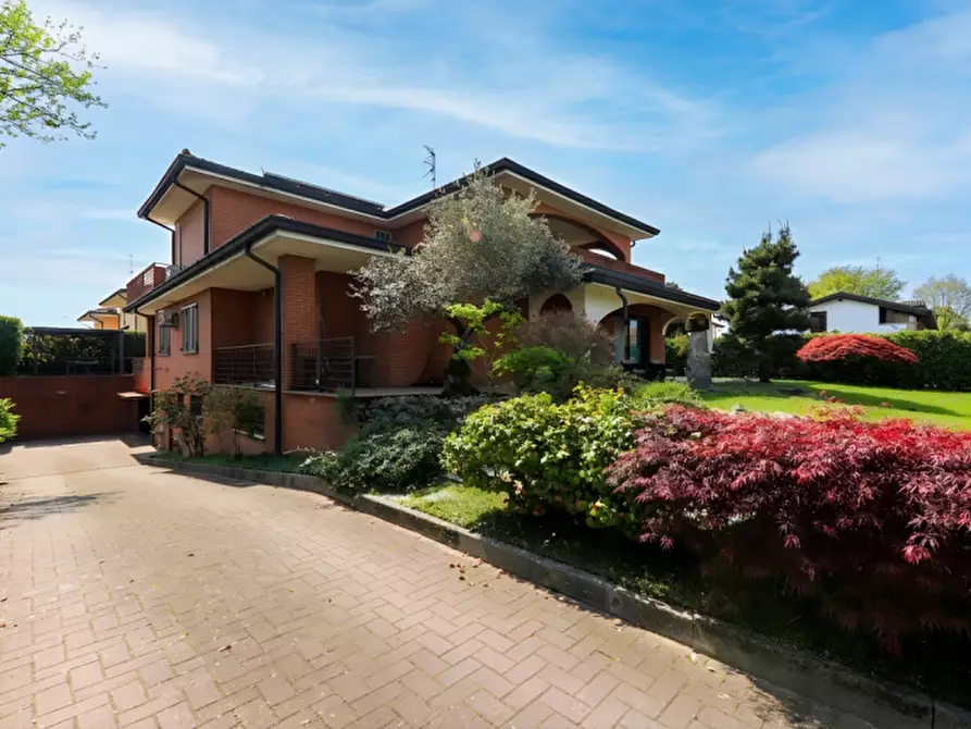 Immagine 4 di Villa in vendita  in Via Papa Giovanni Ventitreesimo a Noviglio
