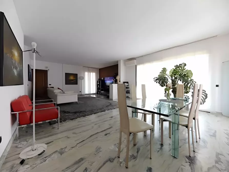 Immagine 5 di Villa in vendita  in Via Papa Giovanni Ventitreesimo a Noviglio