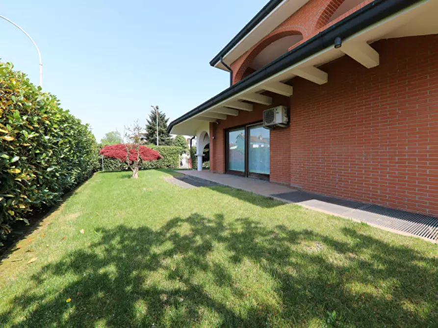Immagine 7 di Villa in vendita  in Via Papa Giovanni Ventitreesimo a Noviglio