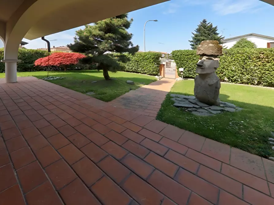 Immagine 10 di Villa in vendita  in Via Papa Giovanni Ventitreesimo a Noviglio
