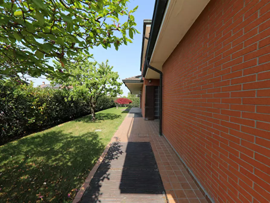 Immagine 11 di Villa in vendita  in Via Papa Giovanni Ventitreesimo a Noviglio