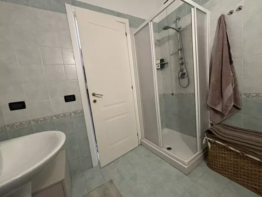 Immagine 35 di Attico in affitto  a Castellaro