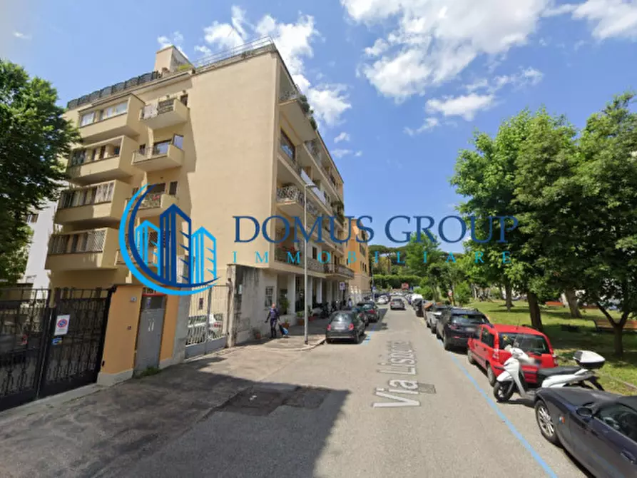 Immagine 3 di Appartamento in vendita  in Via Lisbona a Roma