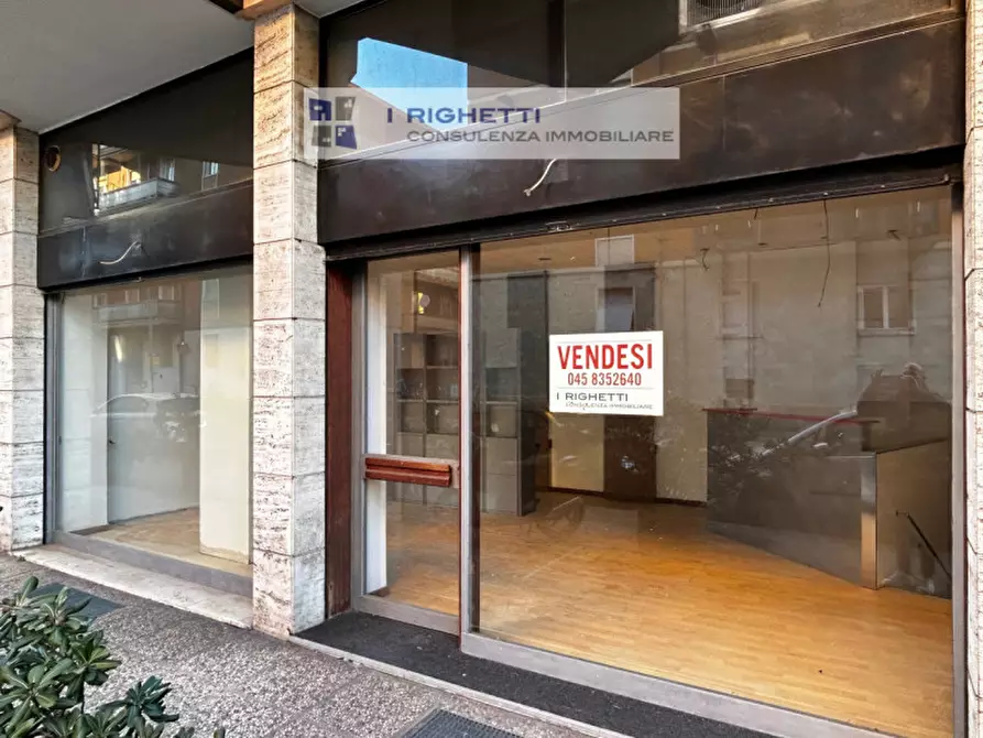 Immagine 9 di Negozio in vendita  in Via Andrea Doria a Verona