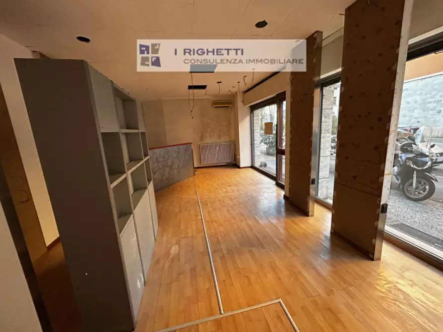 Immagine 11 di Negozio in vendita  in Via Andrea Doria a Verona