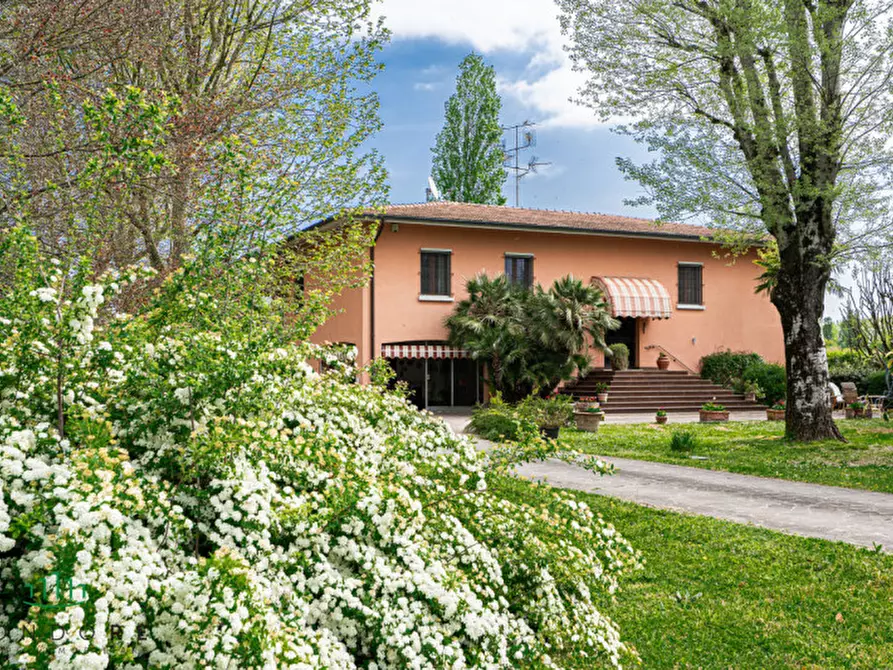 Immagine 1 di Villa in vendita  in Via Marano a Castenaso