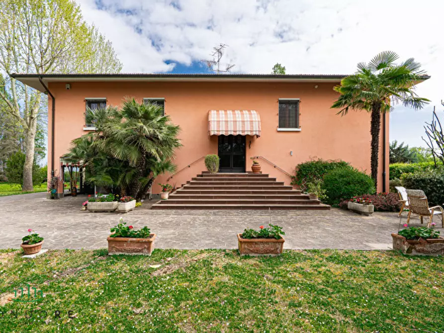 Immagine 2 di Villa in vendita  in Via Marano a Castenaso