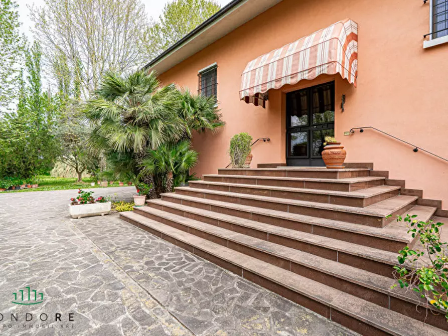 Immagine 25 di Villa in vendita  in Via Marano a Castenaso