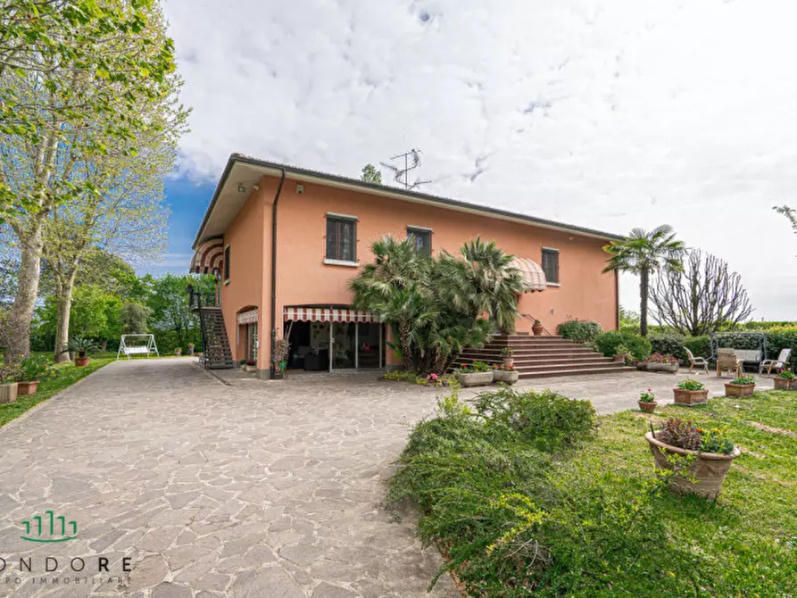 Immagine 27 di Villa in vendita  in Via Marano a Castenaso