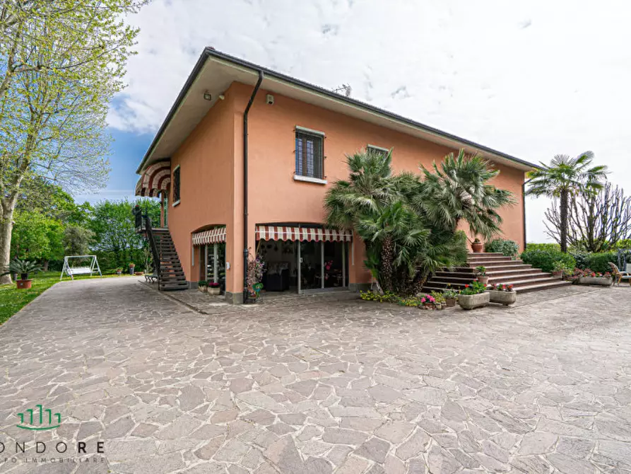 Immagine 29 di Villa in vendita  in Via Marano a Castenaso