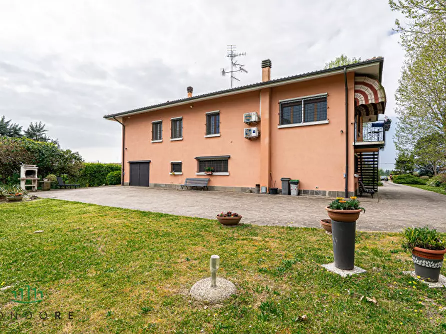 Immagine 35 di Villa in vendita  in Via Marano a Castenaso