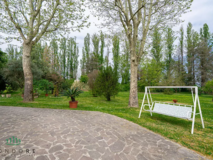 Immagine 37 di Villa in vendita  in Via Marano a Castenaso