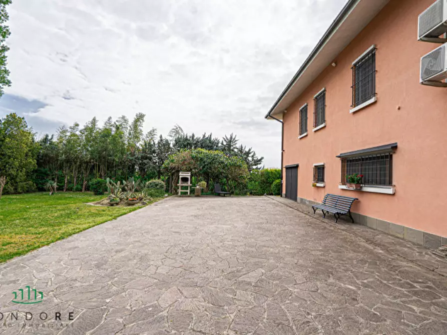 Immagine 38 di Villa in vendita  in Via Marano a Castenaso