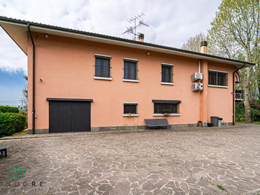 Immagine 39 di Villa in vendita  in Via Marano a Castenaso