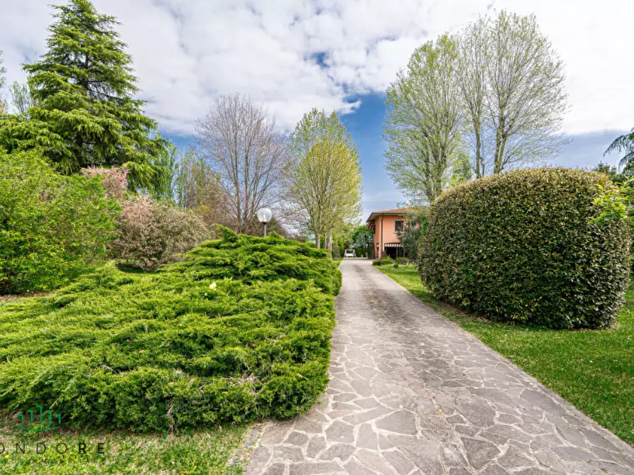 Immagine 41 di Villa in vendita  in Via Marano a Castenaso