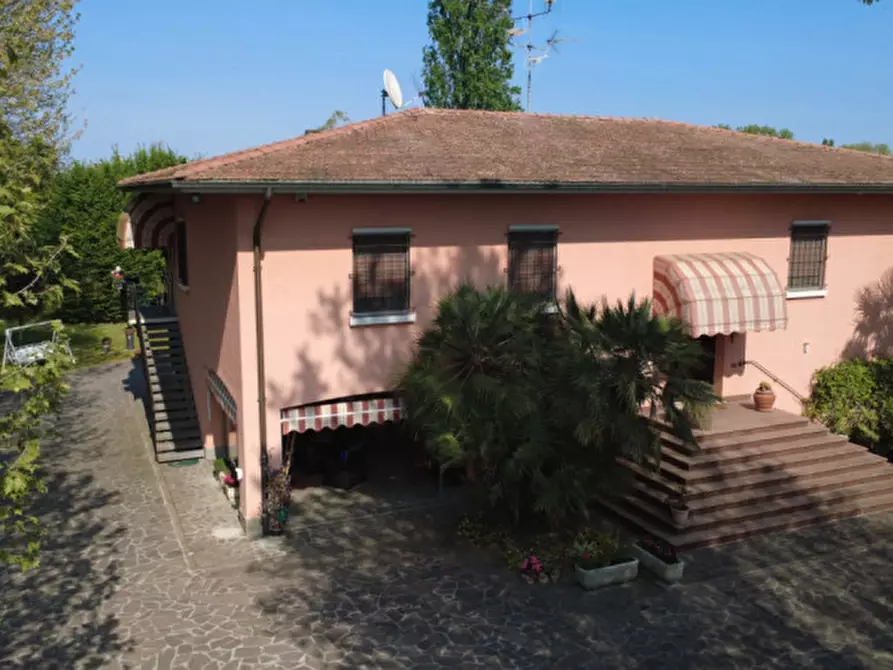 Immagine 100 di Villa in vendita  in Via Marano a Castenaso