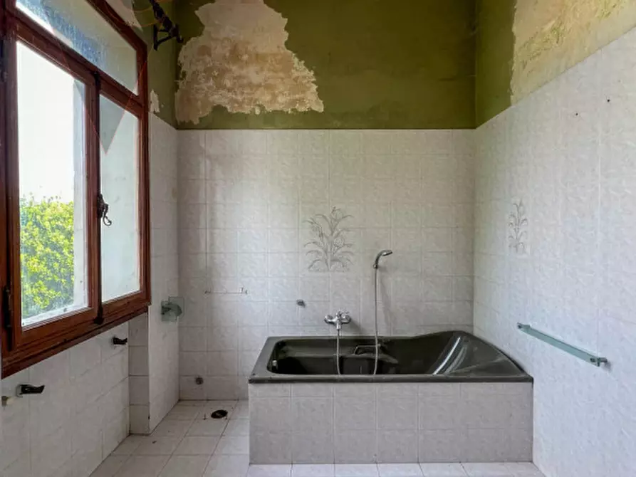 Immagine 30 di Villa in vendita  in Via Giuseppe Mazzini a Bagnoli Di Sopra