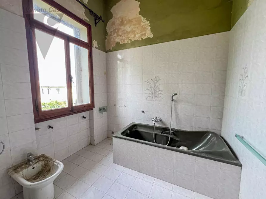 Immagine 32 di Villa in vendita  in Via Giuseppe Mazzini a Bagnoli Di Sopra