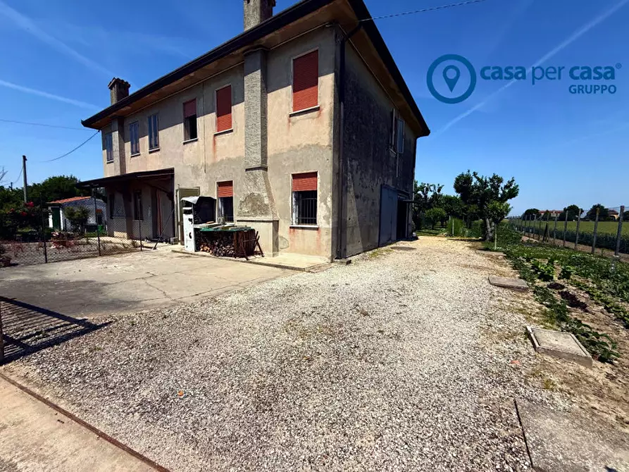 Immagine 1 di Casa bifamiliare in vendita  a Adria