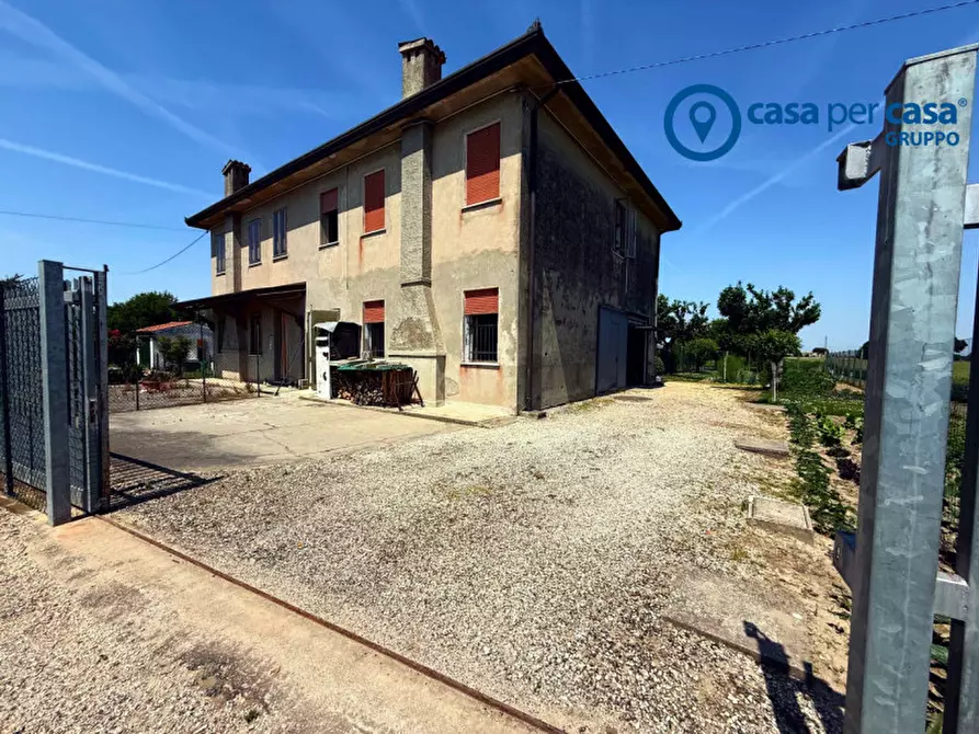 Immagine 2 di Casa bifamiliare in vendita  a Adria