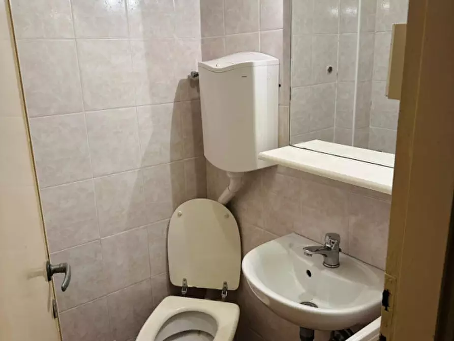 Immagine 10 di Camera in affitto  in Via Marin a Padova