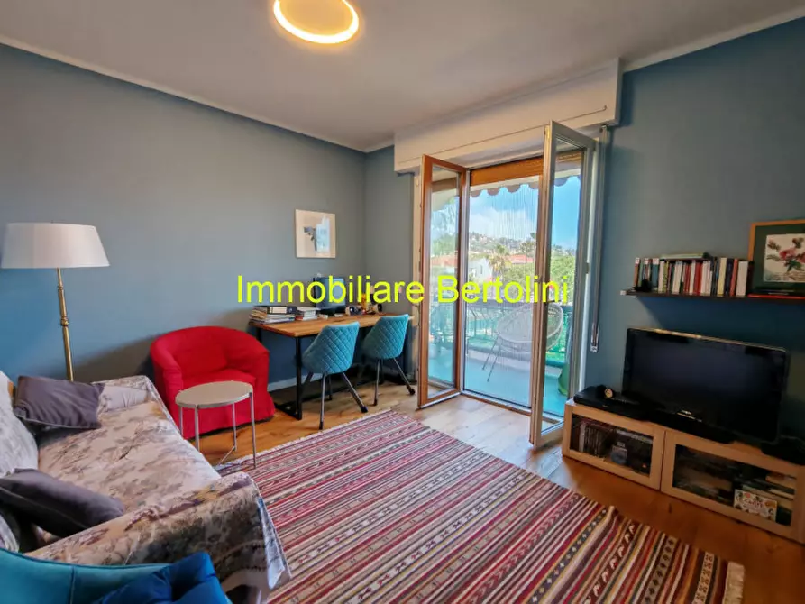 Immagine 2 di Appartamento in vendita  in Via Giulio Cesare a Bordighera