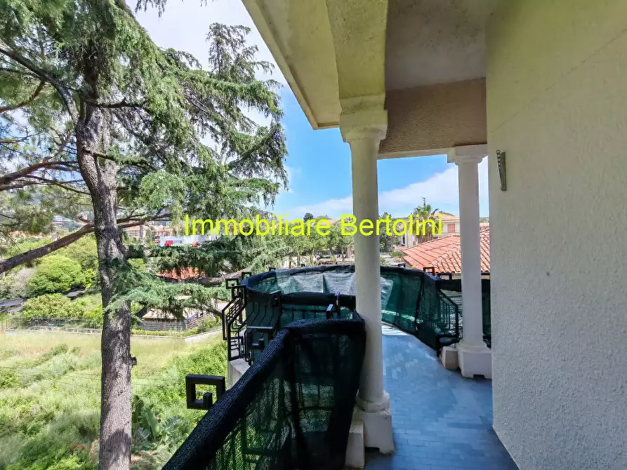 Immagine 10 di Appartamento in vendita  in Via Giulio Cesare a Bordighera